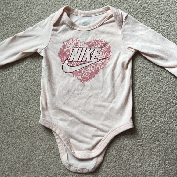 Infant Nike Set - Picture 3 of 5